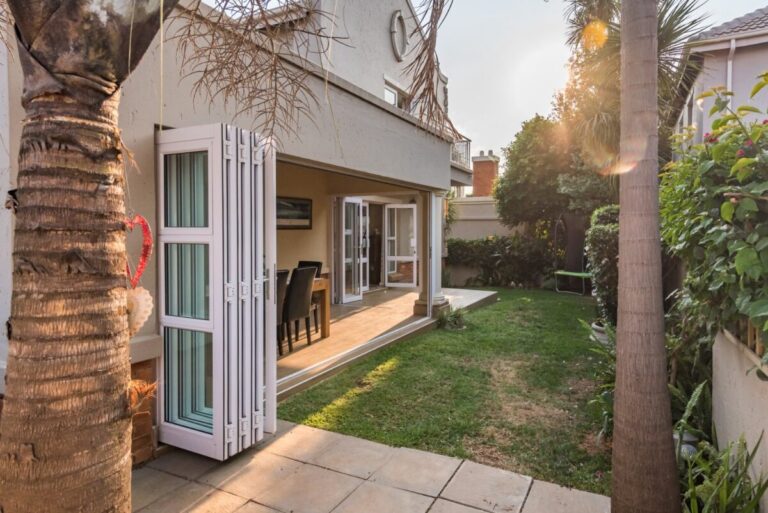 Sought after freestanding Pebble Beach unit